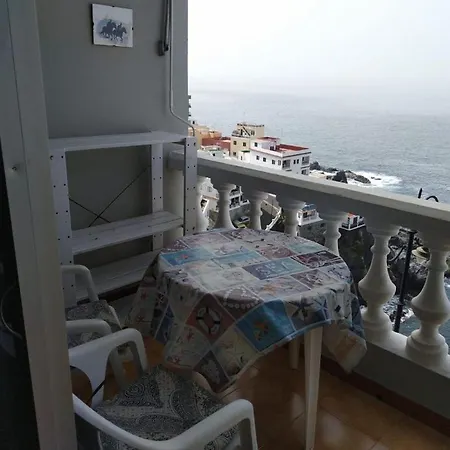 Chica, 1 Bedroom Flat With Sea View Apartmán