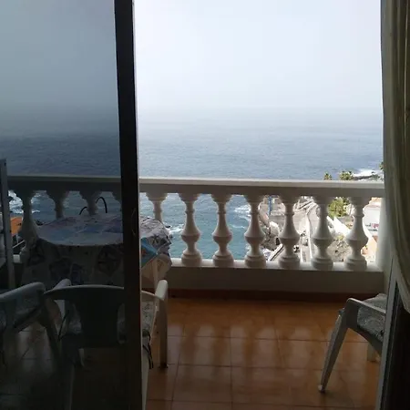 Chica, 1 Bedroom Flat With Sea View Apartmán *