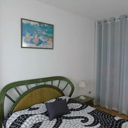 Chica, 1 Bedroom Flat With Sea View Apartmán *